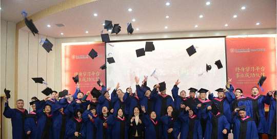 【结业典礼】我们永不散·相约再见时——记江西财经大学EMBA学院总裁研修班结业典礼 9933.jpg 【结业典礼】我们永不散·相约再见时——记江西财经大学EMBA学院总裁研修班结业典礼 9933.jpg