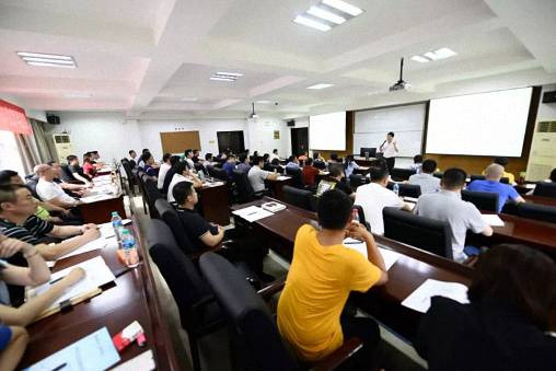 【学院动态】如何审时度势制定企业战略？——江西财大EMBA总裁68班《新时代企业战略转型升级》课程圆满结束1271.jpg
