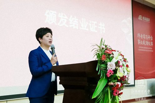 【学院动态】一年同窗 一生友谊丨记江西财经大学新商界71、72、73、74、75班结业典礼943.jpg 【学院动态】一年同窗 一生友谊丨记江西财经大学新商界71、72、73、74、75班结业典礼943.jpg