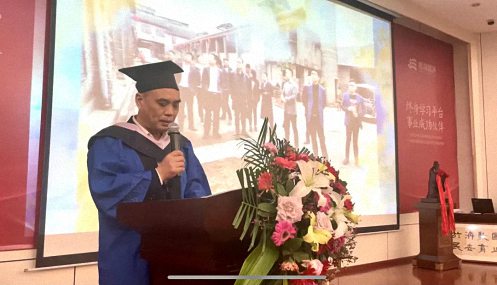 【学院动态】一年同窗 一生友谊丨记江西财经大学新商界71、72、73、74、75班结业典礼1126.jpg 【学院动态】一年同窗 一生友谊丨记江西财经大学新商界71、72、73、74、75班结业典礼1126.jpg