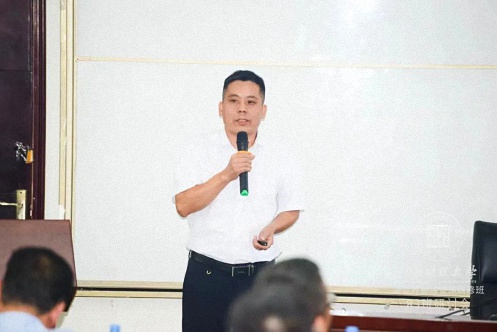 【学院动态】江西财大新商界83班“企业制度设计与运行”研讨会圆满召开699.jpg 【学院动态】江西财大新商界83班“企业制度设计与运行”研讨会圆满召开699.jpg