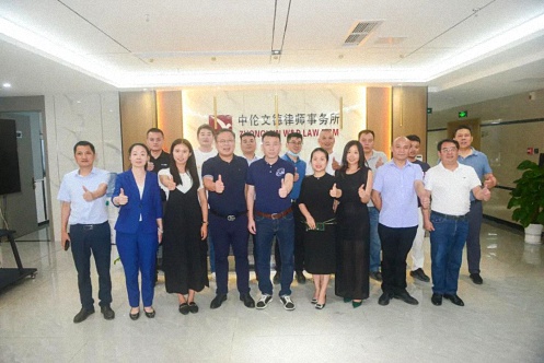 【学院动态】互动交流,赋能聚力——记江西财大新商界67班《企业家的法律思维与实务》座谈会87.jpg 【学院动态】互动交流,赋能聚力——记江西财大新商界67班《企业家的法律思维与实务》座谈会87.jpg