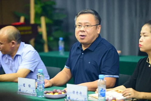 【学院动态】互动交流,赋能聚力——记江西财大新商界67班《企业家的法律思维与实务》座谈会373.jpg 【学院动态】互动交流,赋能聚力——记江西财大新商界67班《企业家的法律思维与实务》座谈会373.jpg