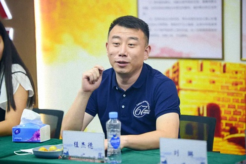 【学院动态】互动交流,赋能聚力——记江西财大新商界67班《企业家的法律思维与实务》座谈会716.jpg 【学院动态】互动交流,赋能聚力——记江西财大新商界67班《企业家的法律思维与实务》座谈会716.jpg