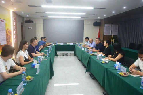 【学院动态】互动交流,赋能聚力——记江西财大新商界67班《企业家的法律思维与实务》座谈会1554.jpg 【学院动态】互动交流,赋能聚力——记江西财大新商界67班《企业家的法律思维与实务》座谈会1554.jpg