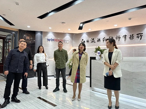 【学员走访】记走访江西财大新商界83班琚冰同学所在单位江西瀛洪仁律师事务所801.jpg 【学员走访】记走访江西财大新商界83班琚冰同学所在单位江西瀛洪仁律师事务所801.jpg