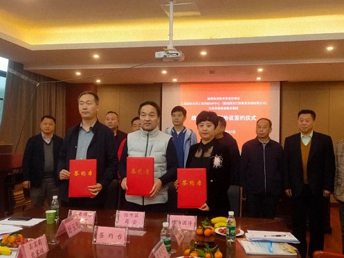 【中心动态】EDP中心与南昌经开区商会、英豪博睿教育战略合作签约仪式在靖安举行274.jpg 【中心动态】EDP中心与南昌经开区商会、英豪博睿教育战略合作签约仪式在靖安举行274.jpg