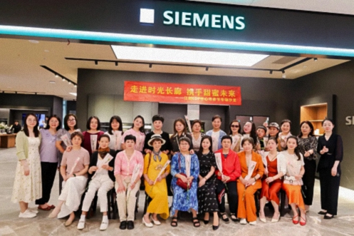 【中心动态】江财新商界举行“致敬母亲节”专场沙龙72.jpg