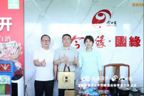 【中心动态】挥杆论道 智汇商机——江财新商界&今世缘酒业举行高尔夫球体验沙龙455.jpg 【中心动态】挥杆论道 智汇商机——江财新商界&今世缘酒业举行高尔夫球体验沙龙455.jpg