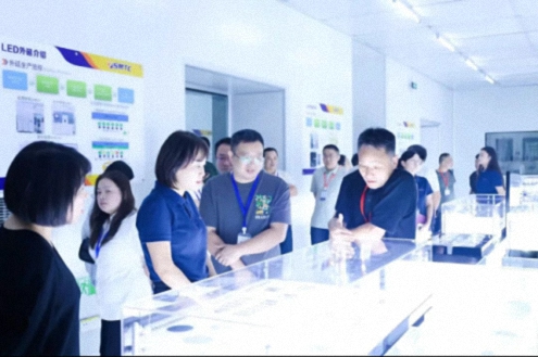 【中心动态】江西财大新商界师生走进江西兆驰半导体参访座谈315.jpg 【中心动态】江西财大新商界师生走进江西兆驰半导体参访座谈315.jpg