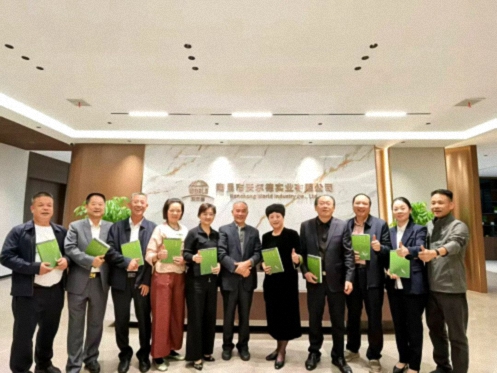 【班级活动】深秋相聚话情谊,同窗携手共前行——江财新商界13班同学走访小记247.jpg 【班级活动】深秋相聚话情谊,同窗携手共前行——江财新商界13班同学走访小记247.jpg