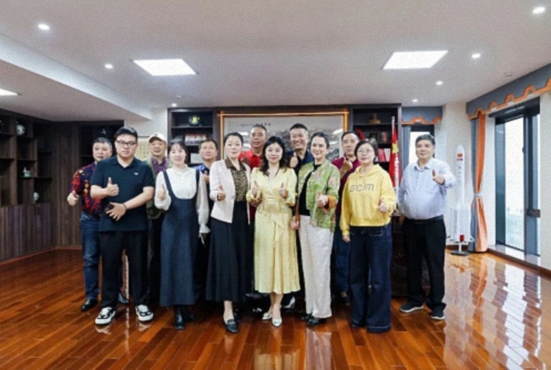 【班级活动】江西新商界总裁1班师生走进陈建新同学企业——江西融侨医疗科技集团907.jpg 【班级活动】江西新商界总裁1班师生走进陈建新同学企业——江西融侨医疗科技集团907.jpg